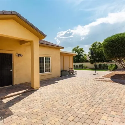 Desert Winds Recovery Center - Photo 2