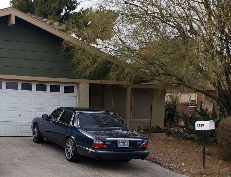 Addicts Helping Addicts - Photo 1